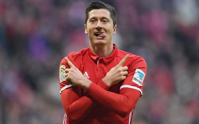 熊猫体育热评-一脚长传直接找到姆巴佩这视野绝了