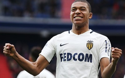 熊猫体育热议-特尔施特根面对单刀封住角度